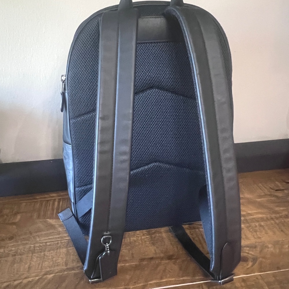 Coach Men’s West Backpack In Signature Canvas With Varsity Stripe Very Rare EUC - Picture 2 of 5